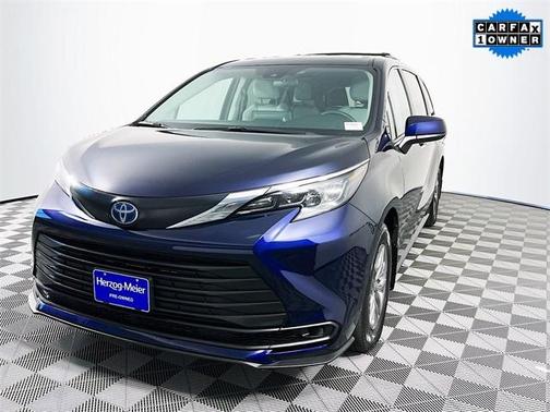 2024 Toyota Sienna LE