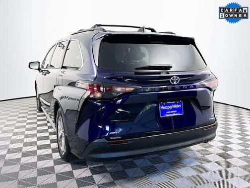 2024 Toyota Sienna LE