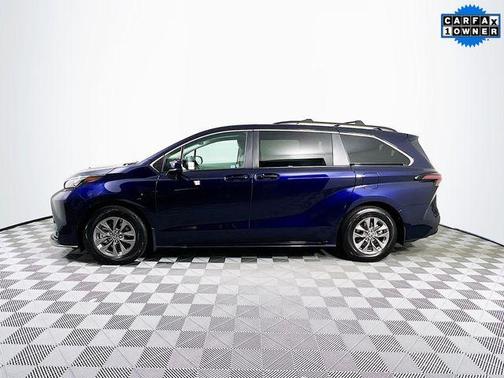 2024 Toyota Sienna LE