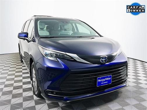 2024 Toyota Sienna LE