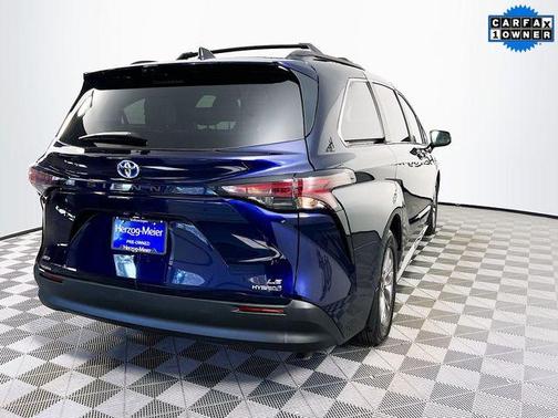 2024 Toyota Sienna LE