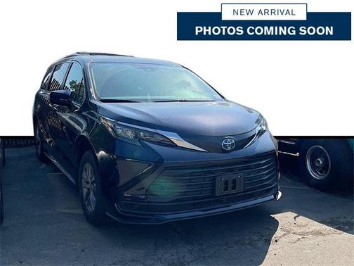 2024 Toyota Sienna LE