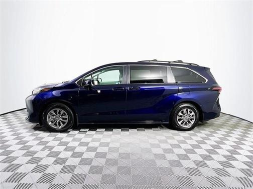 2024 Toyota Sienna LE