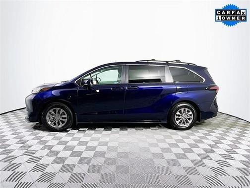 2024 Toyota Sienna LE