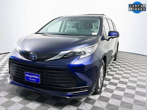 2024 Toyota Sienna LE