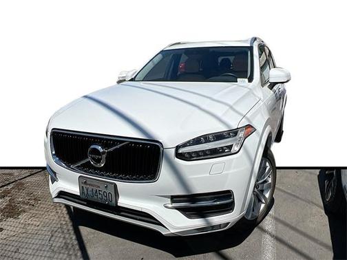 2016 Volvo XC90 T6 Momentum