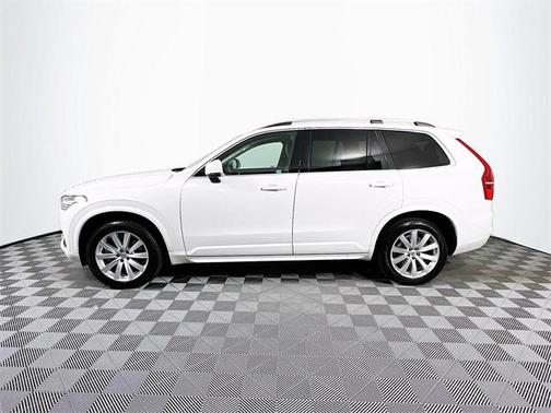 2016 Volvo XC90 T6 Momentum
