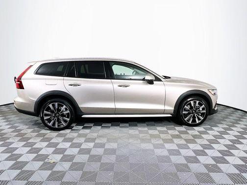 Bright 2026 Volvo V60 Cross Country B5 Ultra