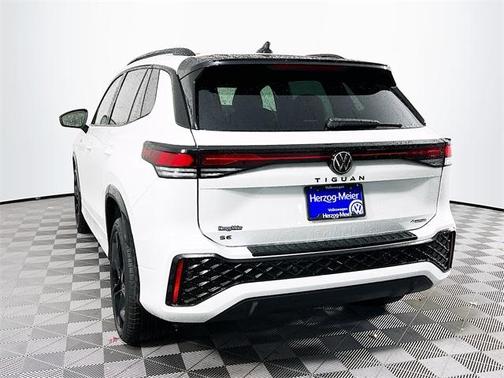 2025 Volkswagen Tiguan 2.0T SE R-Line Black
