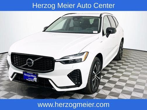 Crystal White 2023 Volvo XC60 Recharge Plug-In Hybrid T8 Plus Dark Theme