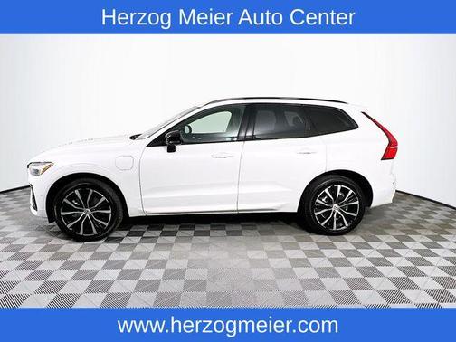 Crystal White 2023 Volvo XC60 Recharge Plug-In Hybrid T8 Plus Dark Theme