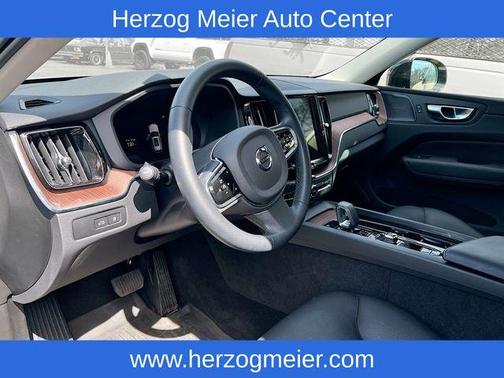 Crystal White 2023 Volvo XC60 Recharge Plug-In Hybrid T8 Plus Dark Theme