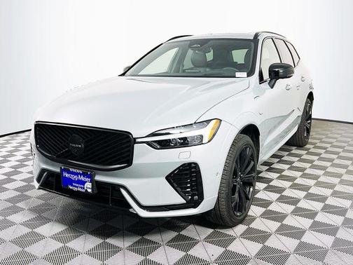 2026 Volvo XC60 Plug-In Hybrid T8 Ultra Black Edition