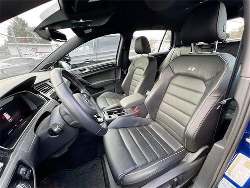 2019 Volkswagen Golf R 2.0T w/DCC & Navigation