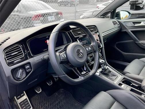 2019 Volkswagen Golf R 2.0T w/DCC & Navigation