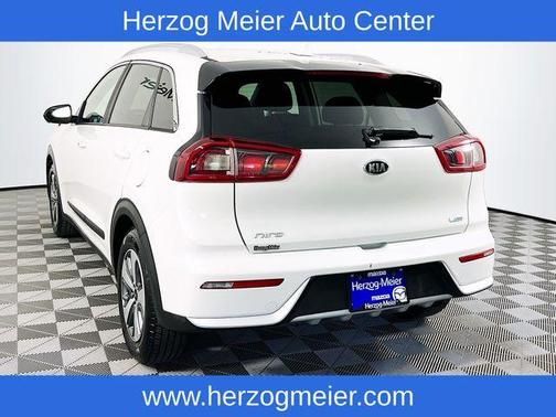 Snow White Pearl 2019 Kia Niro LX
