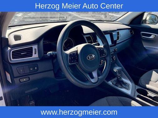 Snow White Pearl 2019 Kia Niro LX