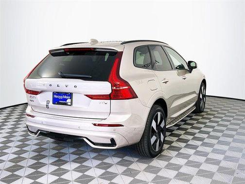 2025 Volvo XC60 Plug-In Hybrid T8 Plus