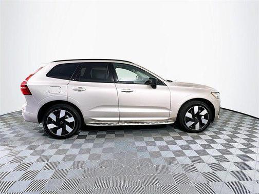 2025 Volvo XC60 Plug-In Hybrid T8 Plus