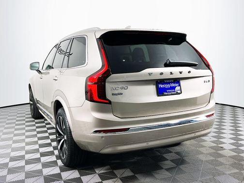 2026 Volvo XC90 B6 Core