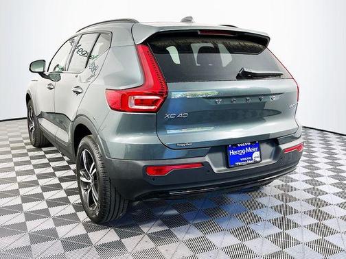 Forest Green 2026 Volvo XC40 B5 Core