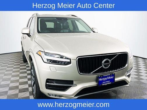 2016 Volvo XC90 T6 Momentum