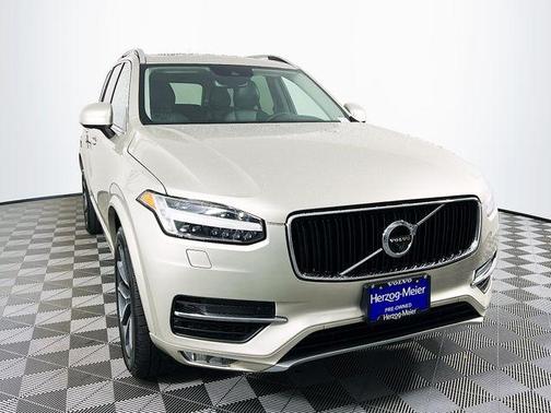 2016 Volvo XC90 T6 Momentum