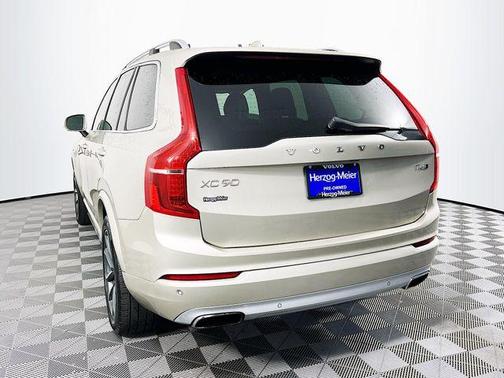 2016 Volvo XC90 T6 Momentum