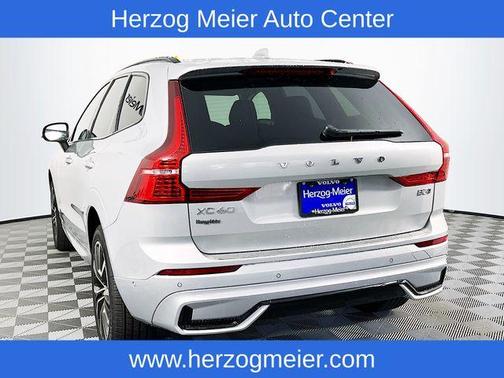 2025 Volvo XC60 B5 Plus