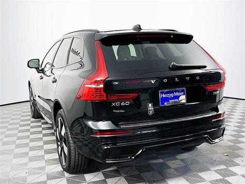 2025 Volvo XC60 Plug-In Hybrid T8 Plus