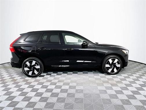2025 Volvo XC60 Plug-In Hybrid T8 Plus