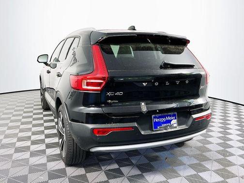 2024 Volvo XC40 B5 Plus Bright Theme