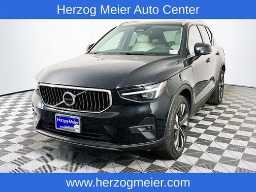 2024 Volvo XC40 B5 Plus Bright Theme