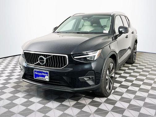 2024 Volvo XC40 B5 Plus Bright Theme