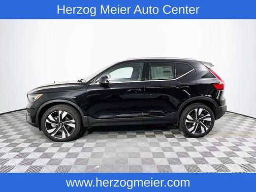 2024 Volvo XC40 B5 Plus Bright Theme