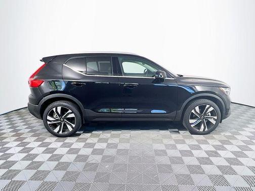 2024 Volvo XC40 B5 Plus Bright Theme