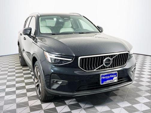 2024 Volvo XC40 B5 Plus Bright Theme