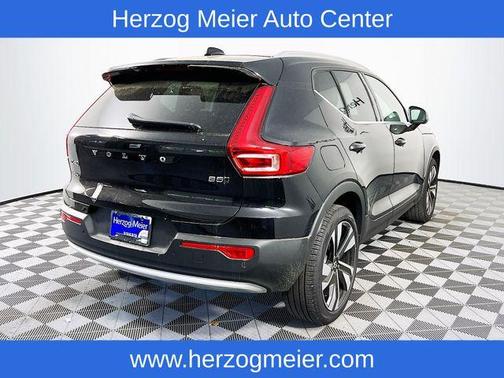 2024 Volvo XC40 B5 Plus Bright Theme