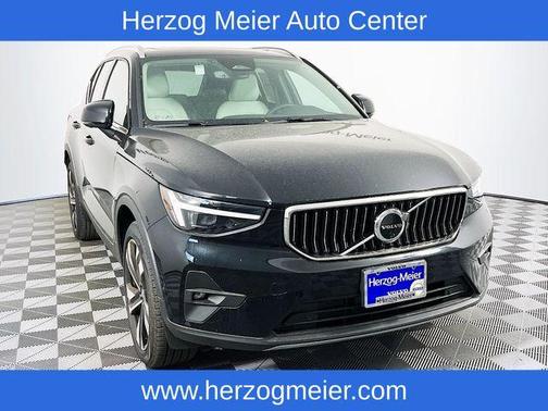 2024 Volvo XC40 B5 Plus Bright Theme