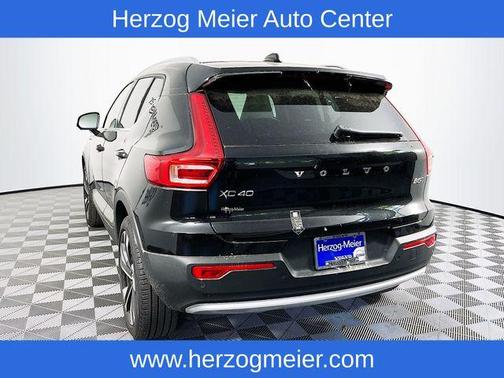 2024 Volvo XC40 B5 Plus Bright Theme