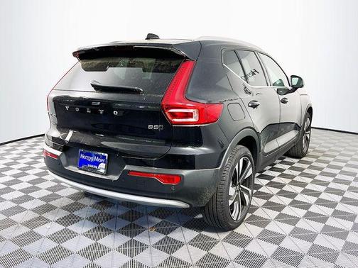 2024 Volvo XC40 B5 Plus Bright Theme