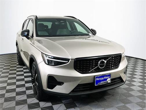 2024 Volvo XC40 B5 Core