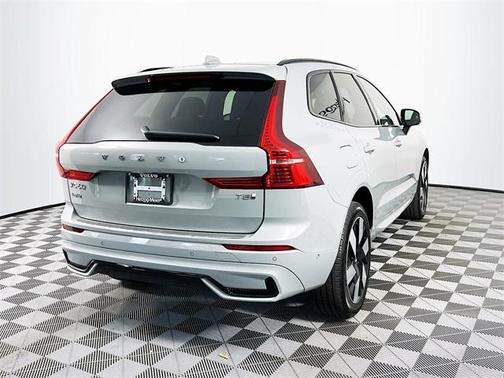 2025 Volvo XC60 Plug-In Hybrid T8 Plus