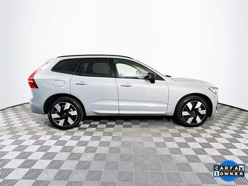 2025 Volvo XC60 Plug-In Hybrid T8 Plus