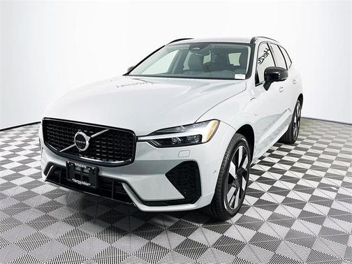 2025 Volvo XC60 Plug-In Hybrid T8 Plus