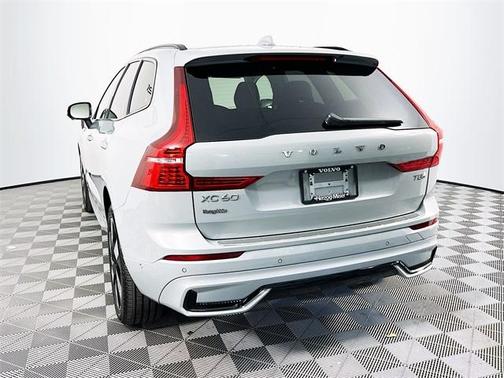 2025 Volvo XC60 Plug-In Hybrid T8 Plus