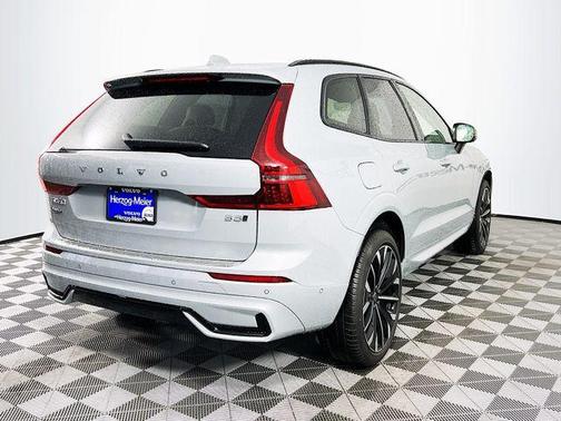 2026 Volvo XC60 B5 Ultra