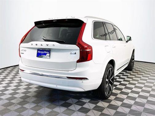 2025 Volvo XC90 B6 Plus 7-Seater