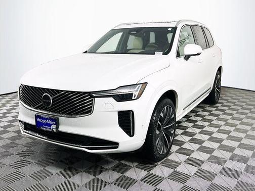 Crystal White Pearl 2026 Volvo XC90 B6 Plus 7-Seater