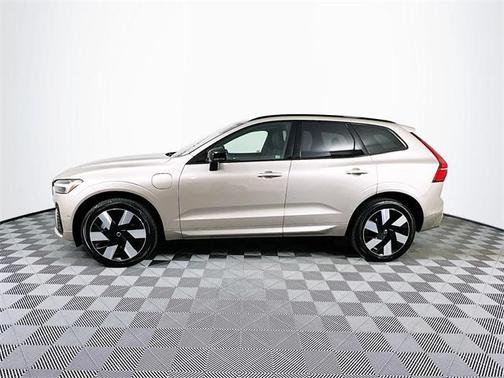 2025 Volvo XC60 Plug-In Hybrid T8 Plus